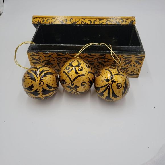 Decorative Ornament Black Gold 3 Pcs Indian Christmas Balls Home Christmas Decor - Picture 5 of 5